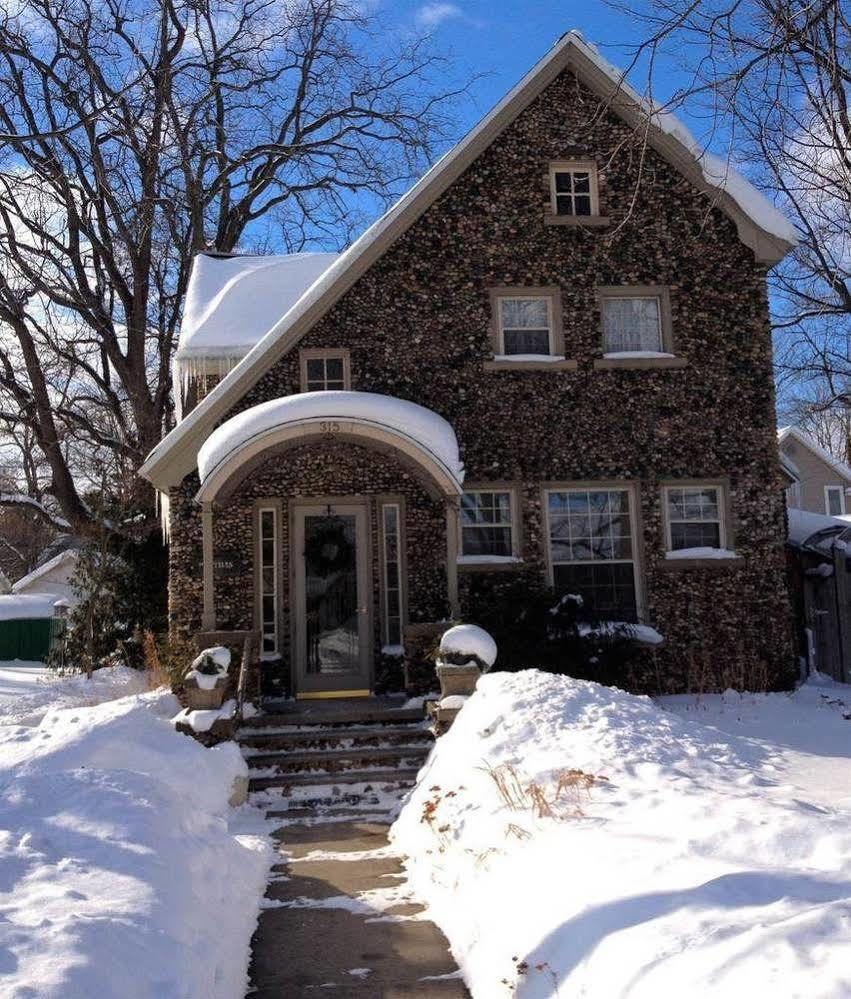 Aberdeen Stone Cottage B&B Траверс Сити Экстерьер фото