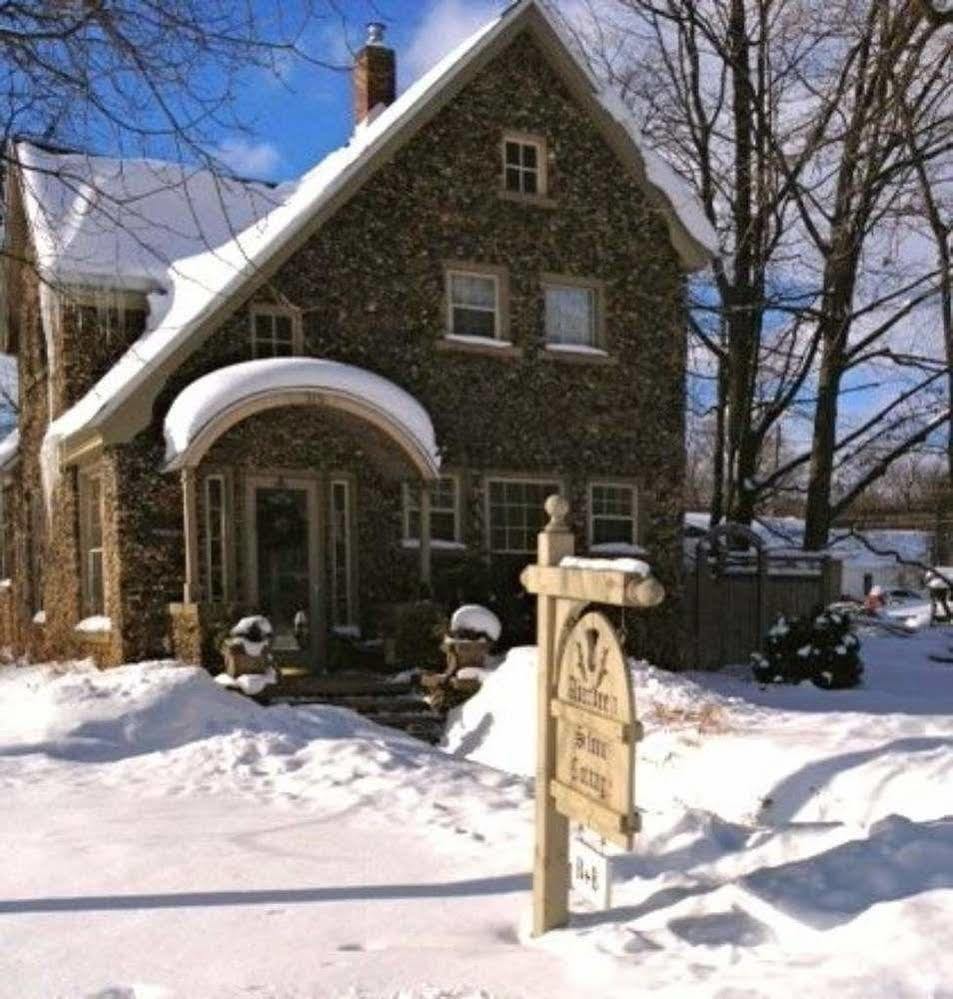 Aberdeen Stone Cottage B&B Траверс Сити Экстерьер фото