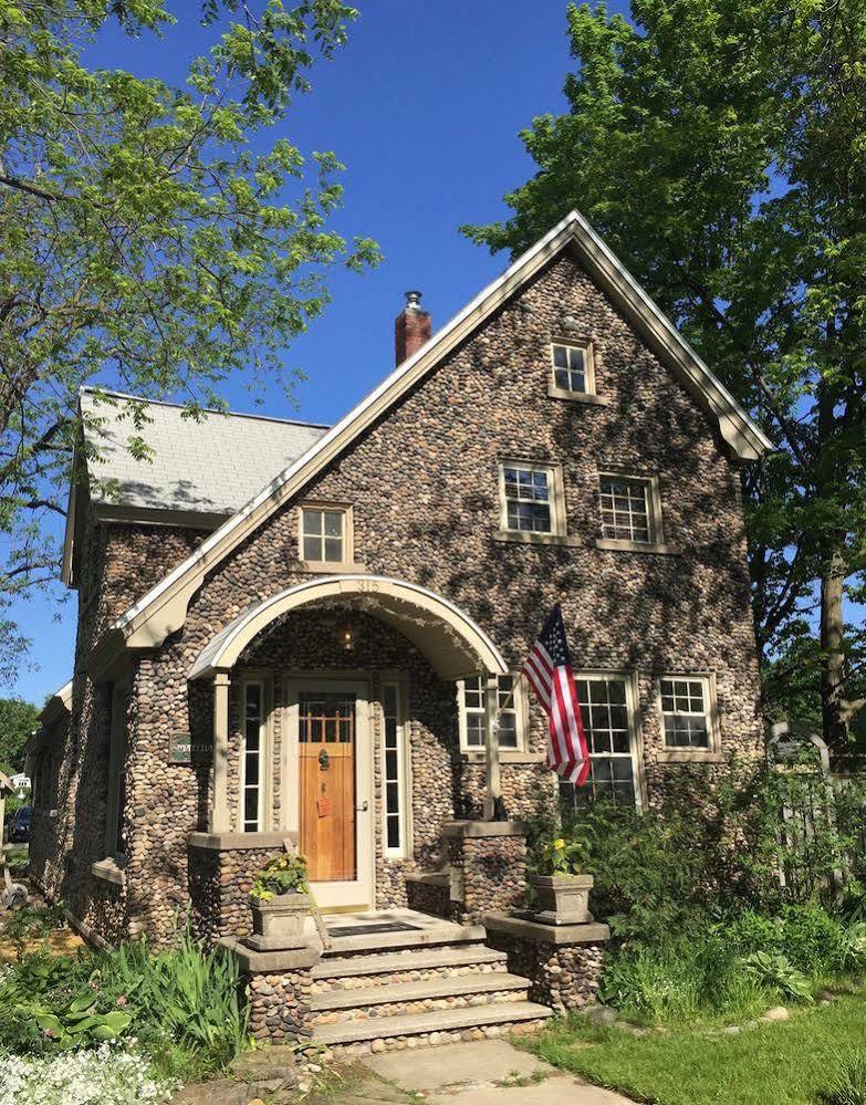 Aberdeen Stone Cottage B&B Траверс Сити Экстерьер фото